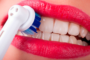 Βούρτσισμα δοντιών με ηλεκτρικη οδοντοβουρτσα
